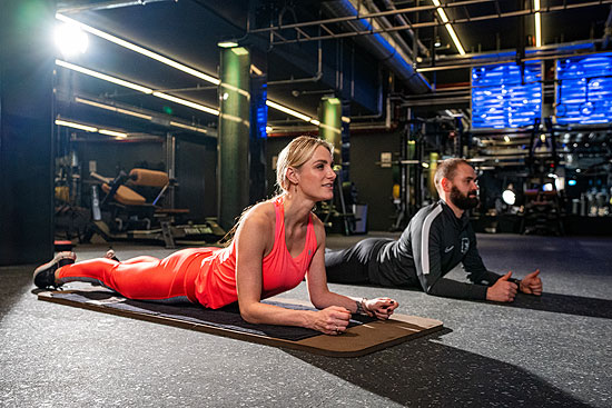 Anna Kraft mit Trainer SimonMeier - Traning Prime Time Fitness (©Foto: Prime Time Fitness)